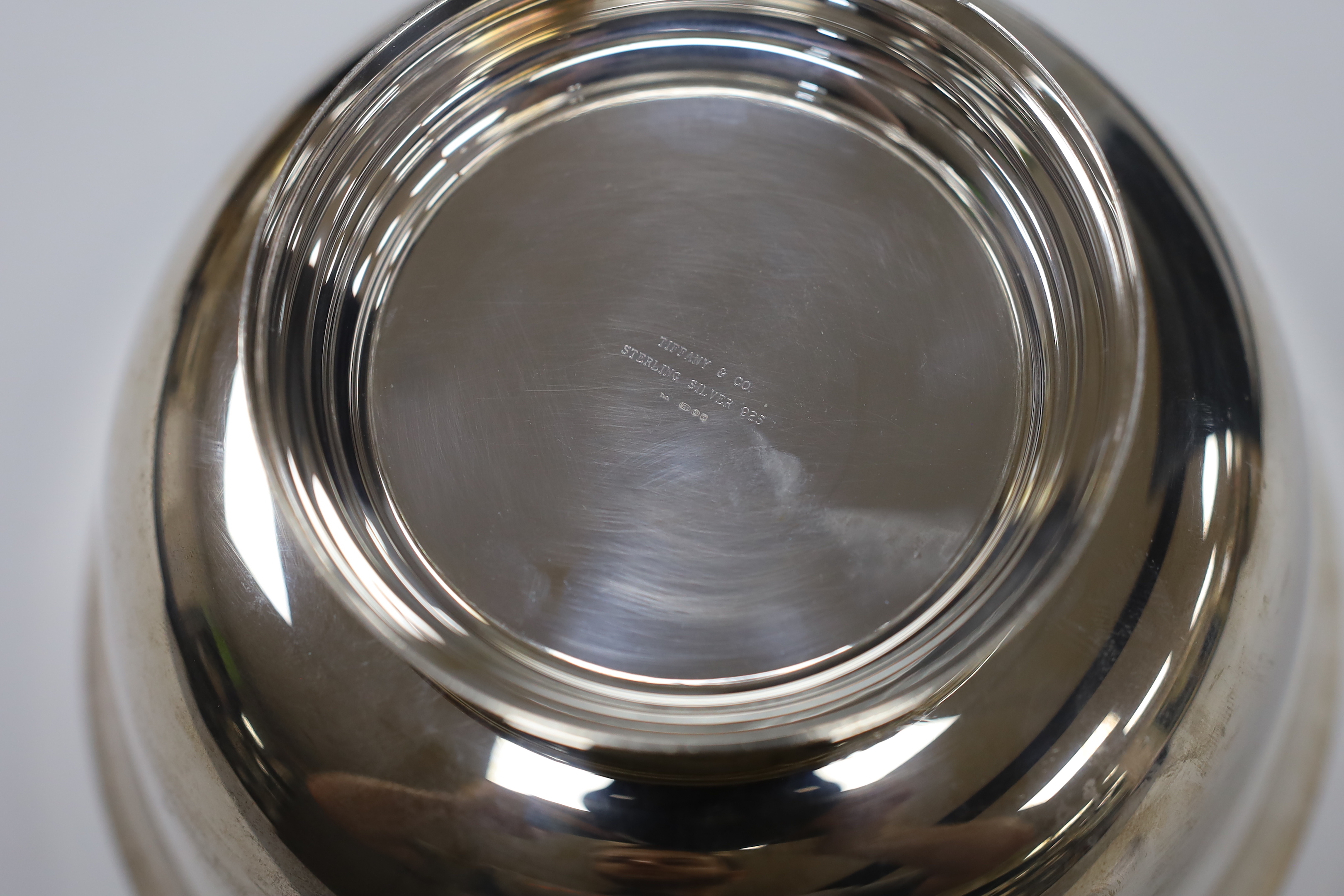 A modern Tiffany & Co sterling presentation bowl, with engraved inscription, 19.5cm, 15.9oz.